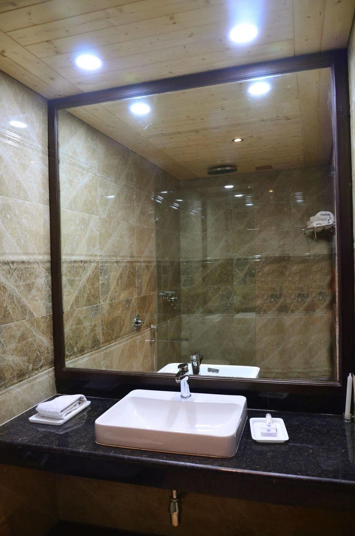 Hotel Manali Heights Esterno foto